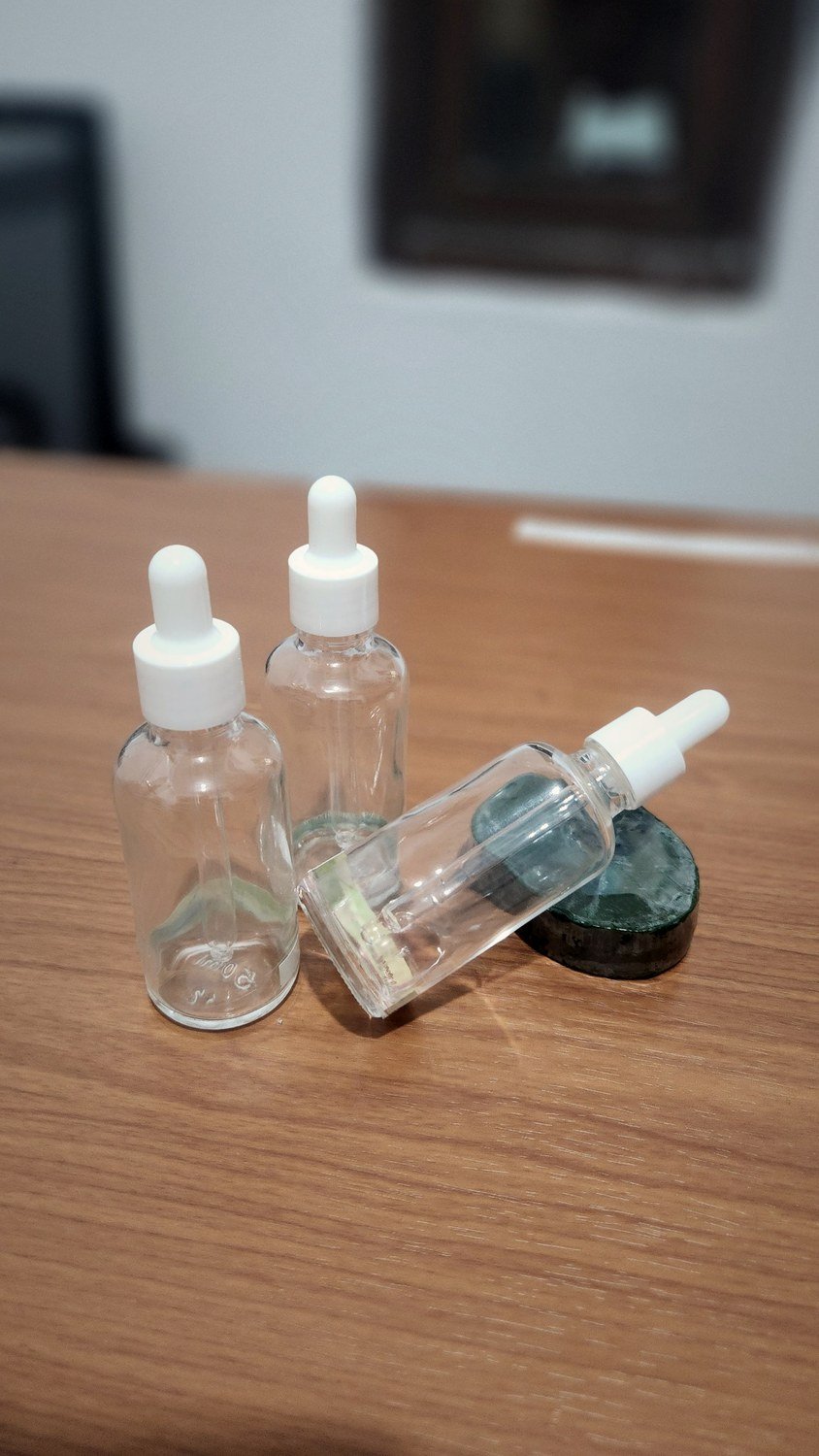 Detail botol dropper dari foto asli